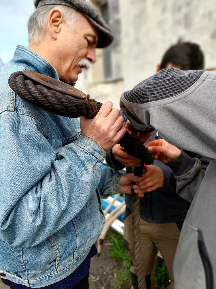 Les cordages des haubans et de l'étai ont aussi été rafraîchis.