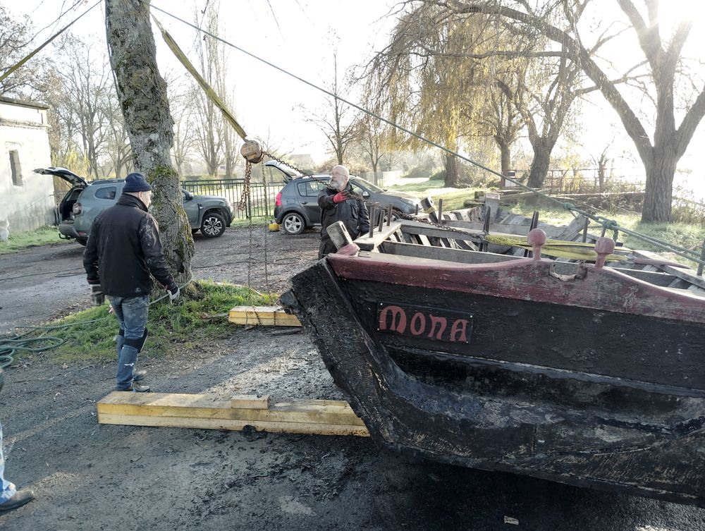 Le flanc bâbord a ensuite été surélevé.