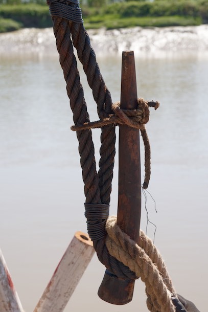 La liaison hauban/apotureau côté hauban avec une corne comme tendeur rudimentaire. © www.tessier.photos